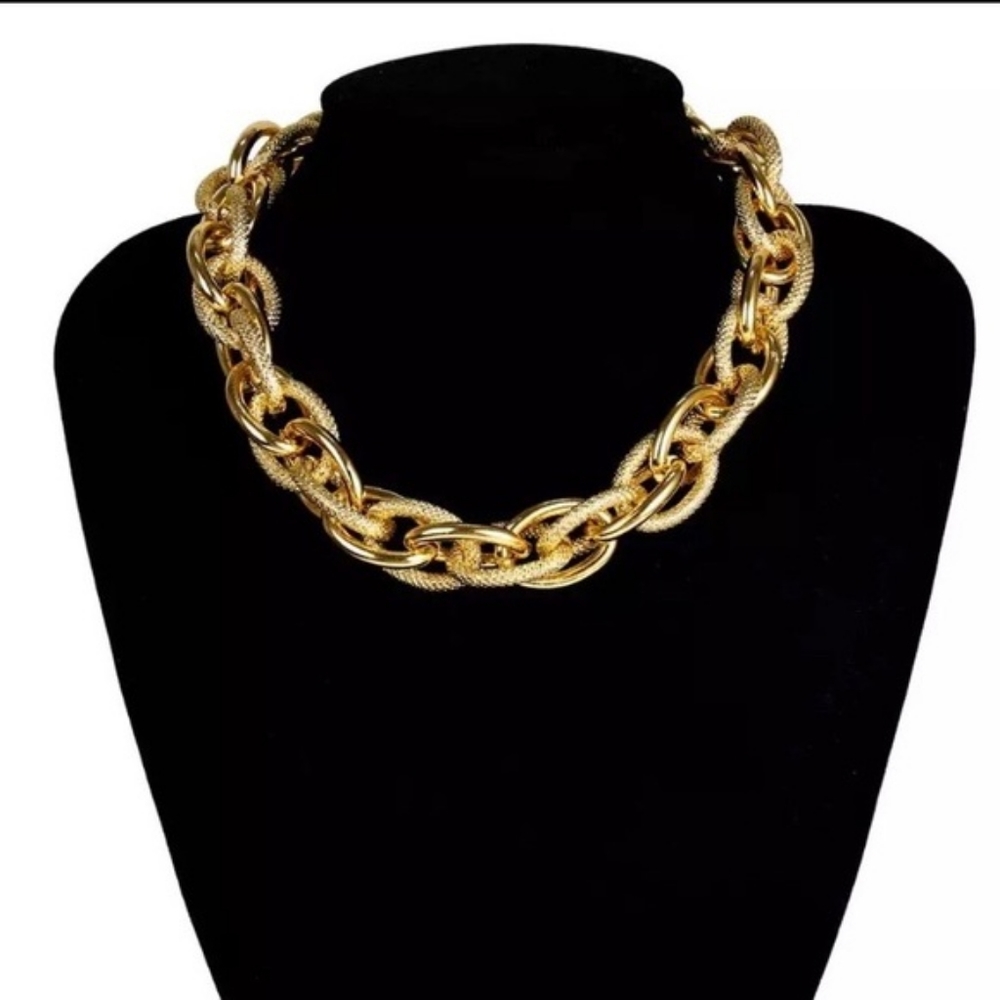 18K Gold Chunky Choker Chain Necklace - Picture 3 of 5